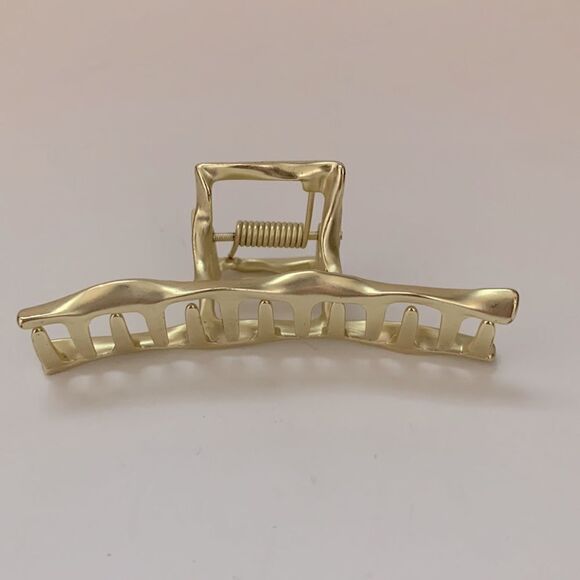 Two beautiful Hair Clips 🎀 - Picture 5 of 8